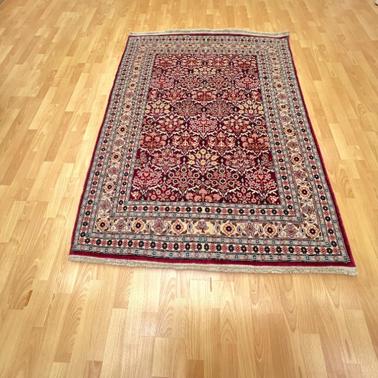 Hereke 184 X 135 Serpme Çiçek Motifli El Dokuma Halı