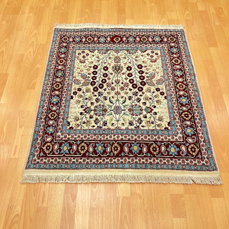 Hereke 110 X 99 Çiçek Demeti (Floral) Desenli El Dokuma Halı