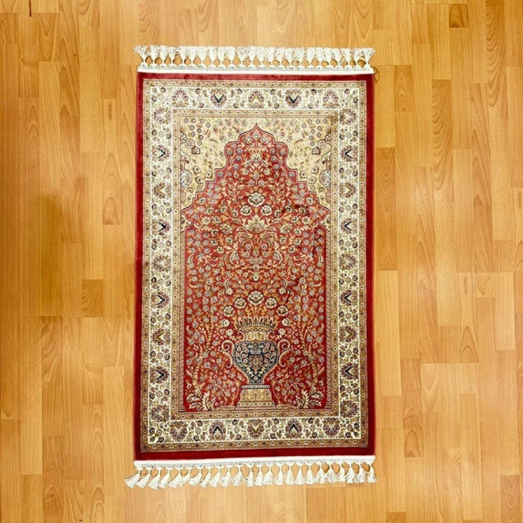 Mihrâb-ı Gülzâr Motifli İpek Seccade