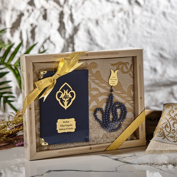 İsme Özel Kutulu Seccadeli Set 