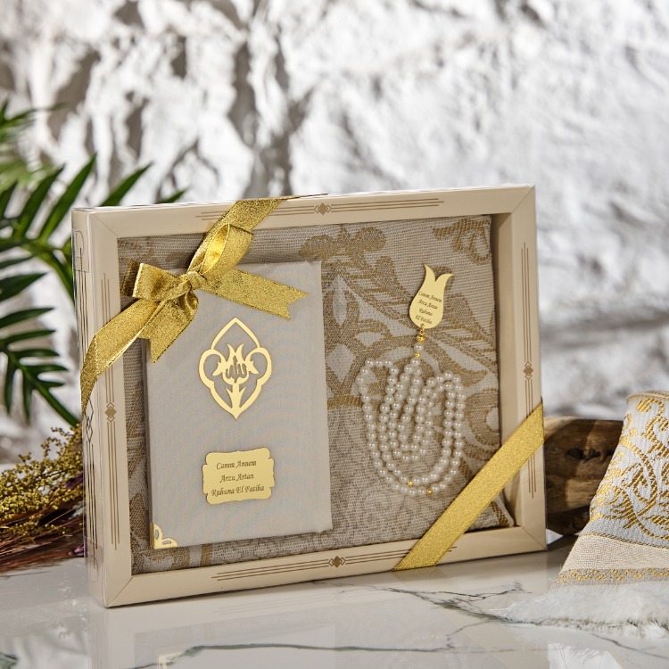 İsme Özel Kutulu Seccadeli Set 