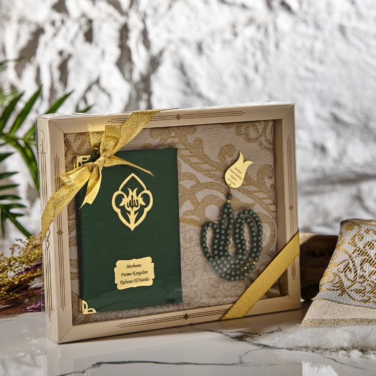 İsme Özel Kutulu Seccadeli Set 