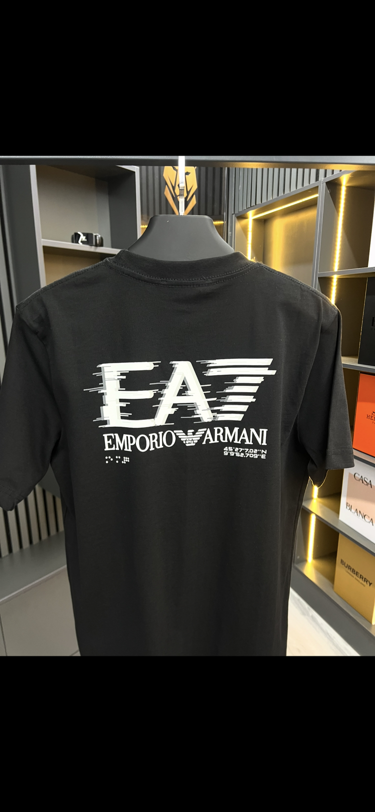 EMPORIO ARMANI SİYAH BASKILI TİŞÖRT 