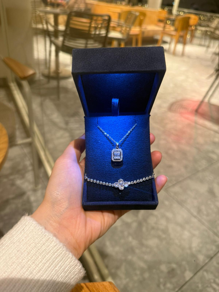 Diamond kutuda ikili set