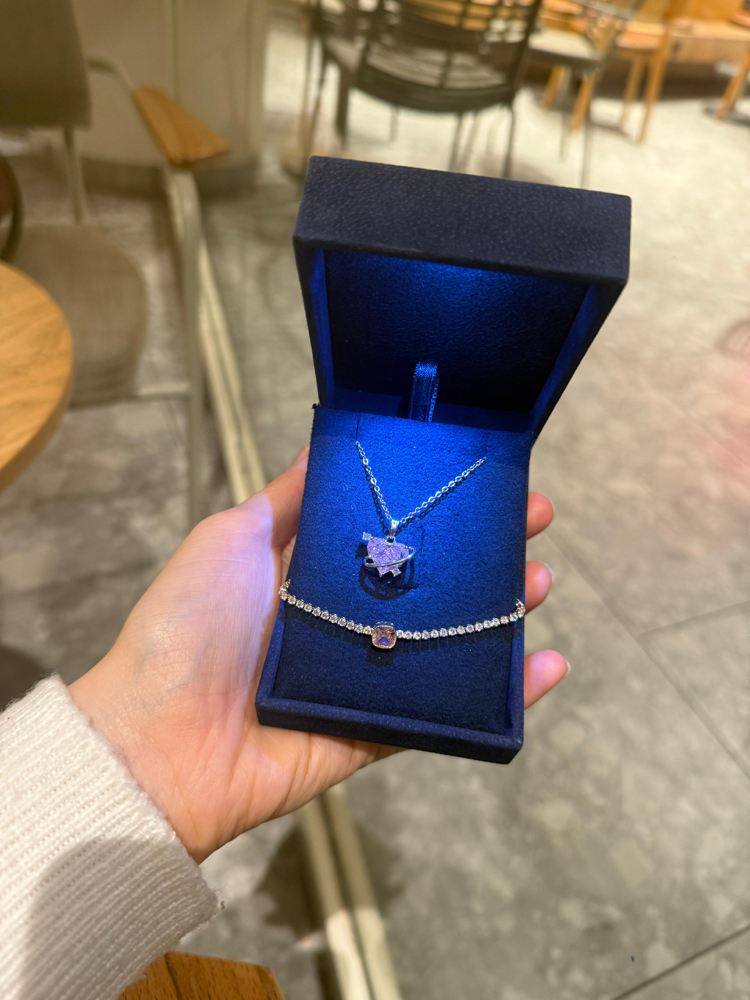 Diamond kutuda ikili set