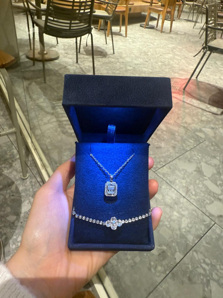 Diamond kutuda ikili set