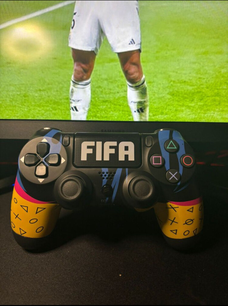 Playstation 4 kolu