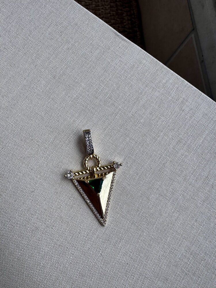 Üçgen kolye ucu charm