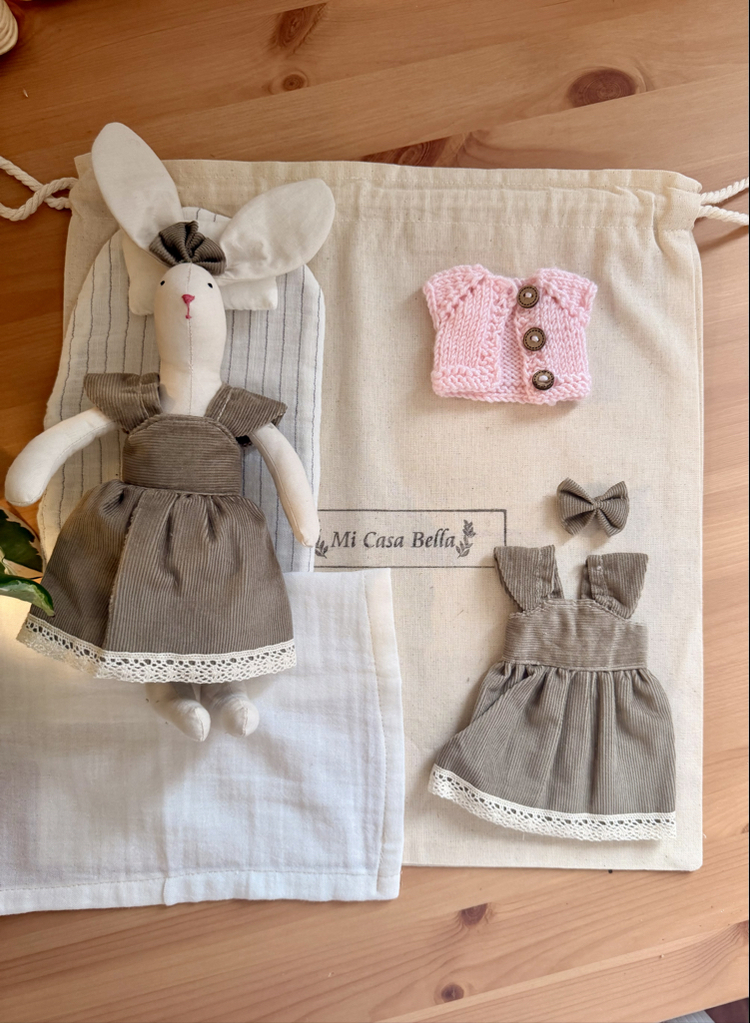 Bayan Bunnybon Evcilik Oyun Seti (Yeşil Kadife Elbiseli)