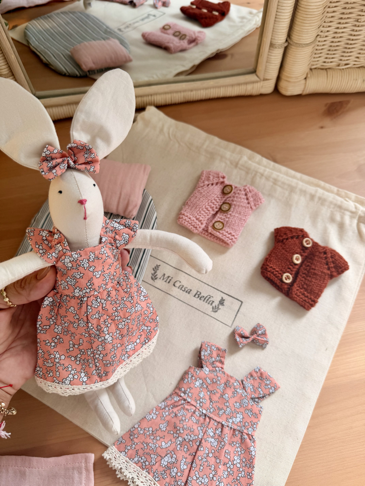 Bayan Bunnybon Evcilik Seti ( çıtı pıtı elbiseli)