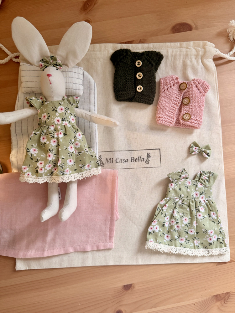 Bayan Bunnybon Evcilik Seti ( Yeşilli Pembeli Elbise)