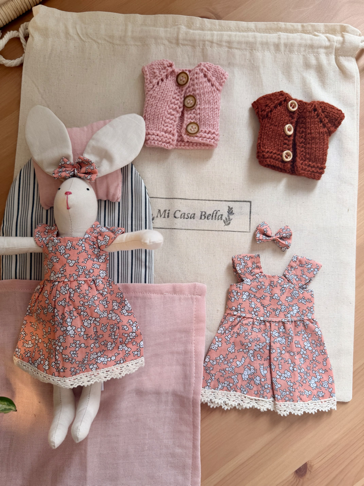 Bayan Bunnybon Evcilik Seti ( çıtı pıtı elbiseli)