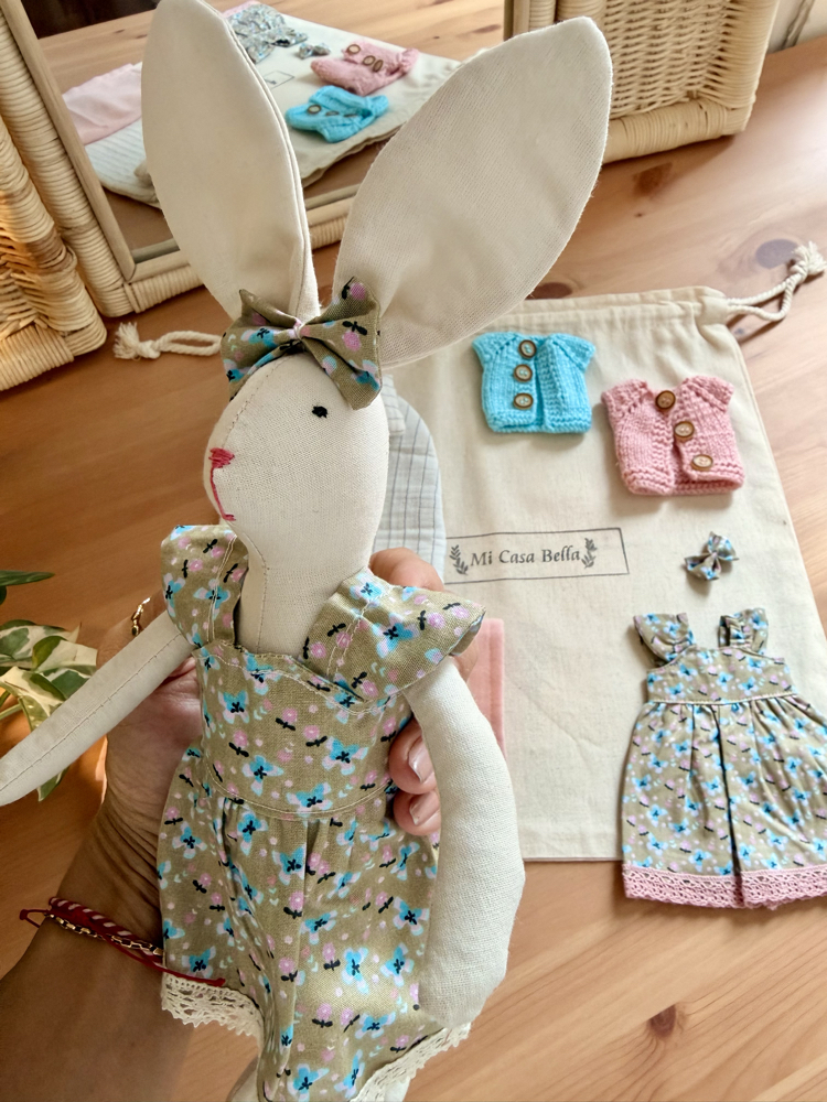 Bayan Bunnybon Evcilik Oyun Seti ( Mavili Çıtı Pıtı Elbiseli)