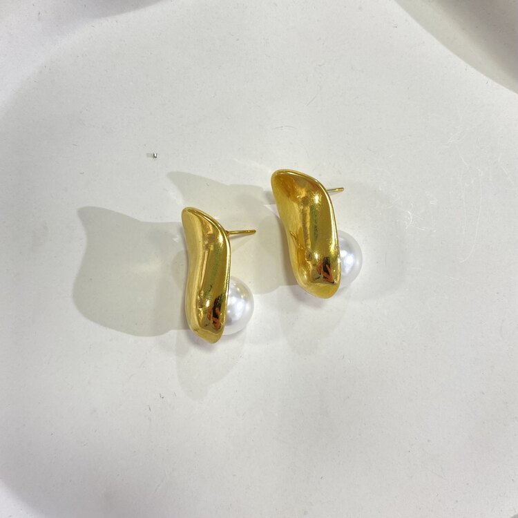 Pearlback Küpe