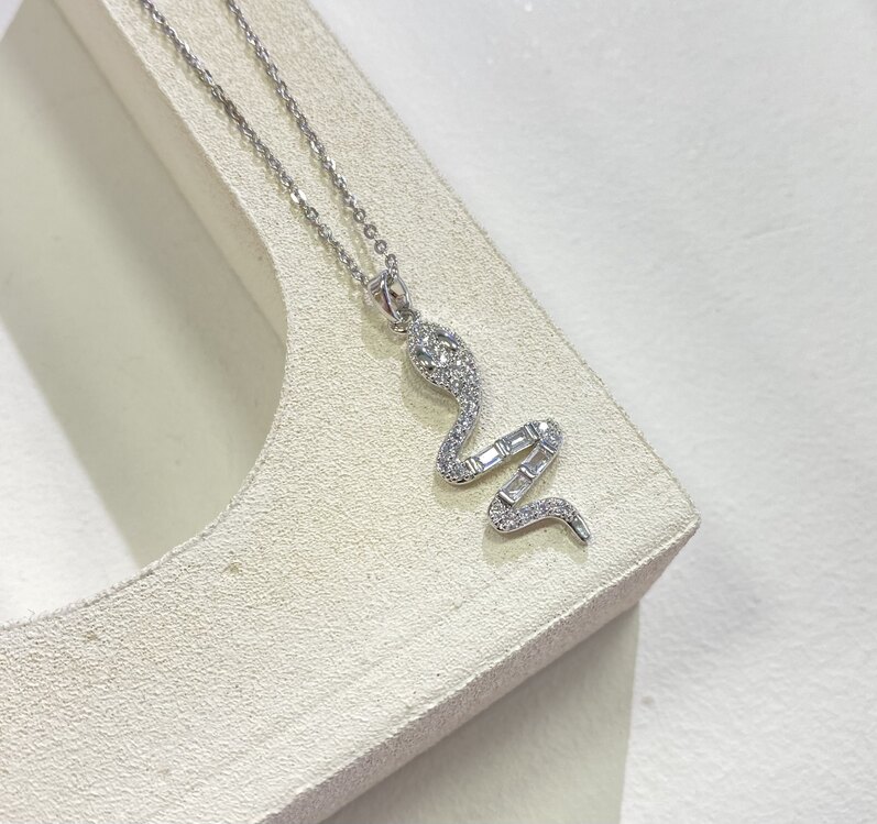 Snake Kolye