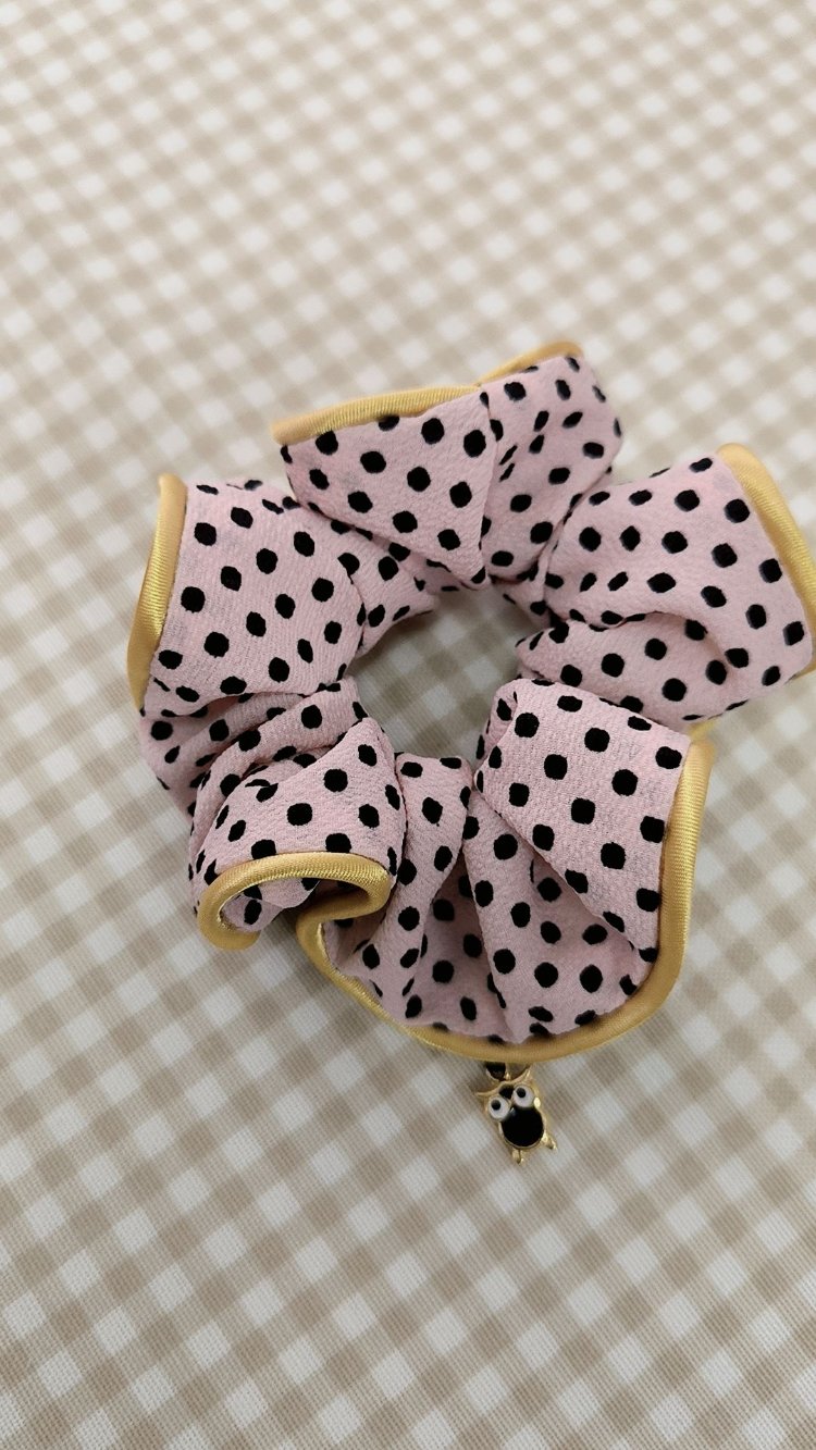 Puantiyeli & Altın Biyeli Charm Detaylı Scrunchie Toka