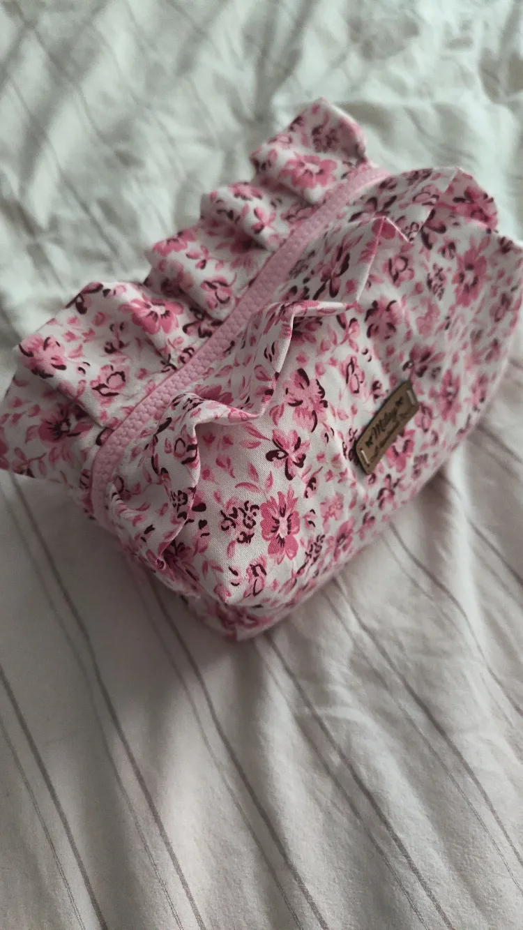 Pembe fırfırlı makyaj çanta