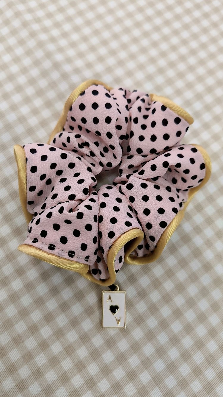Puantiyeli & Altın Biyeli Charm Detaylı Scrunchie Toka