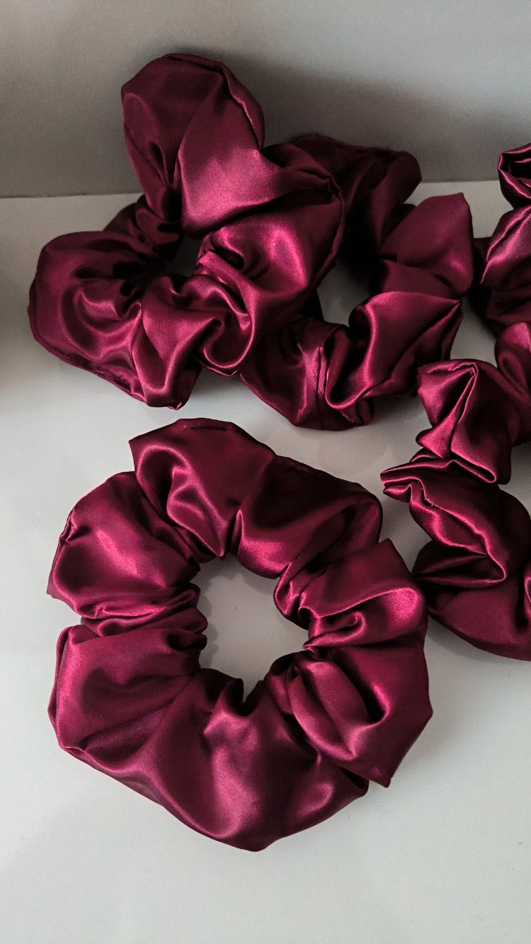 Premium Mürdüm/Bordo Saten Scrunchie Saç Tokası - Oversize Dolgulu Tasarım