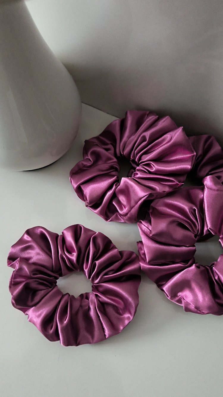 Premium Mürdüm Moru Saten Scrunchie Saç Tokası - Hacimli Tasarım