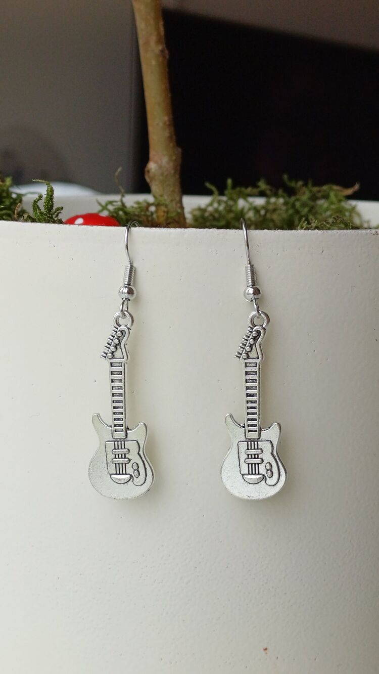 Gitar küpe 