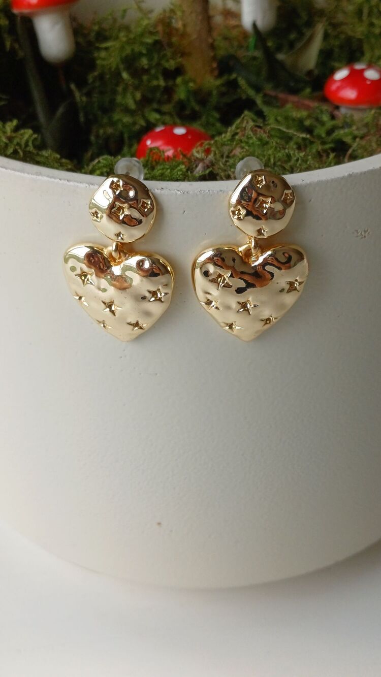 Yıldız desenli kalpli gold küpe 