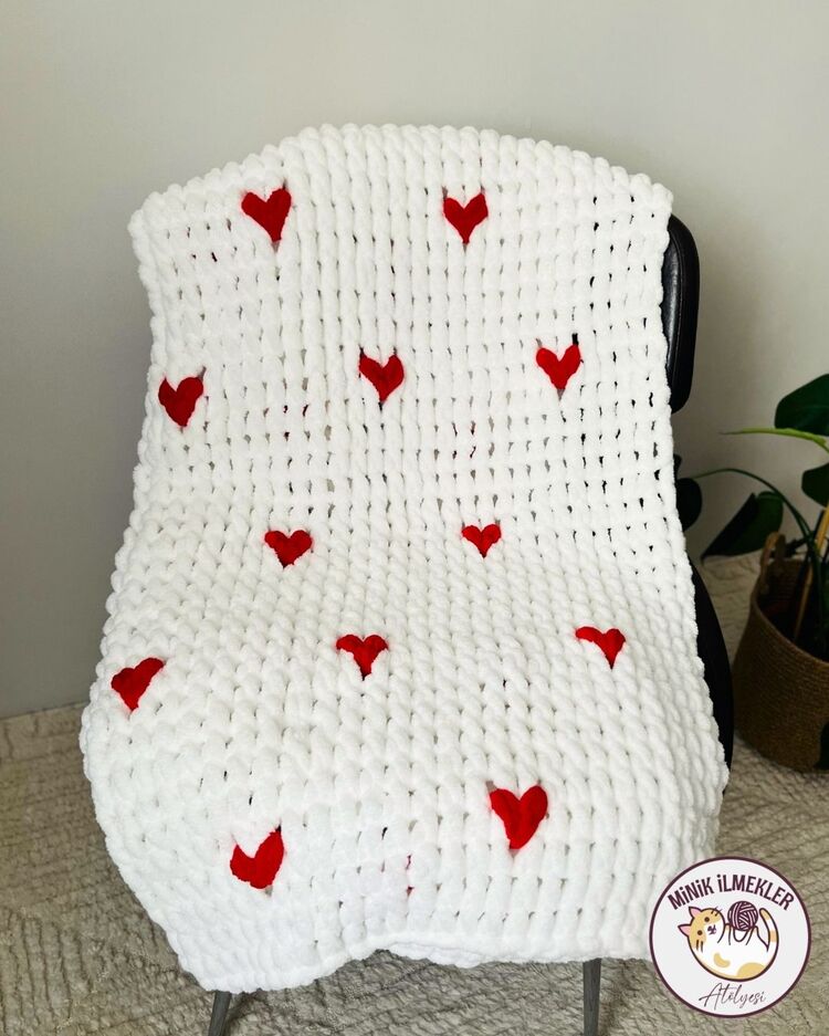 Bebek Battaniyesi – Beyaz Kalpli, 90x90 cm – Alize Puffy, El Örgüsü