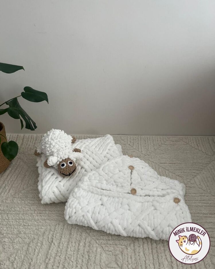 Bebek Set (Battaniye, Kundak, Kuzu Oyuncak) – Beyaz, – El Örgüsü