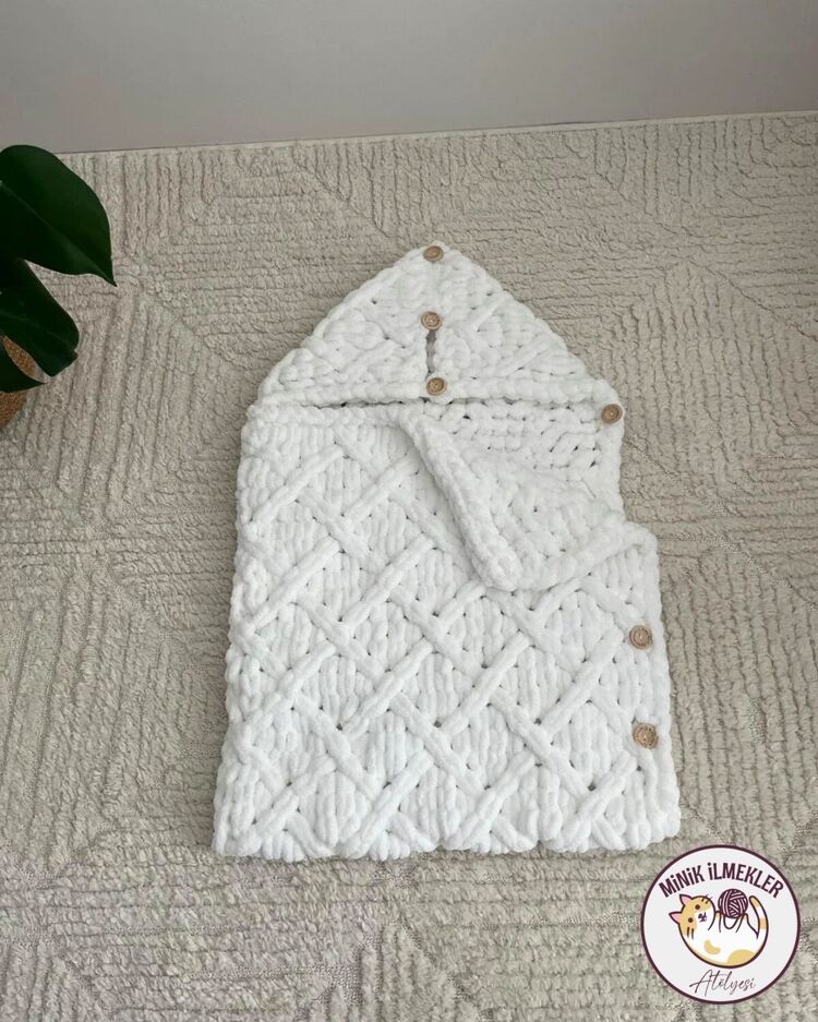 Bebek Kundak – Beyaz, 50x75 cm – Alize Puffy, El Örgüsü