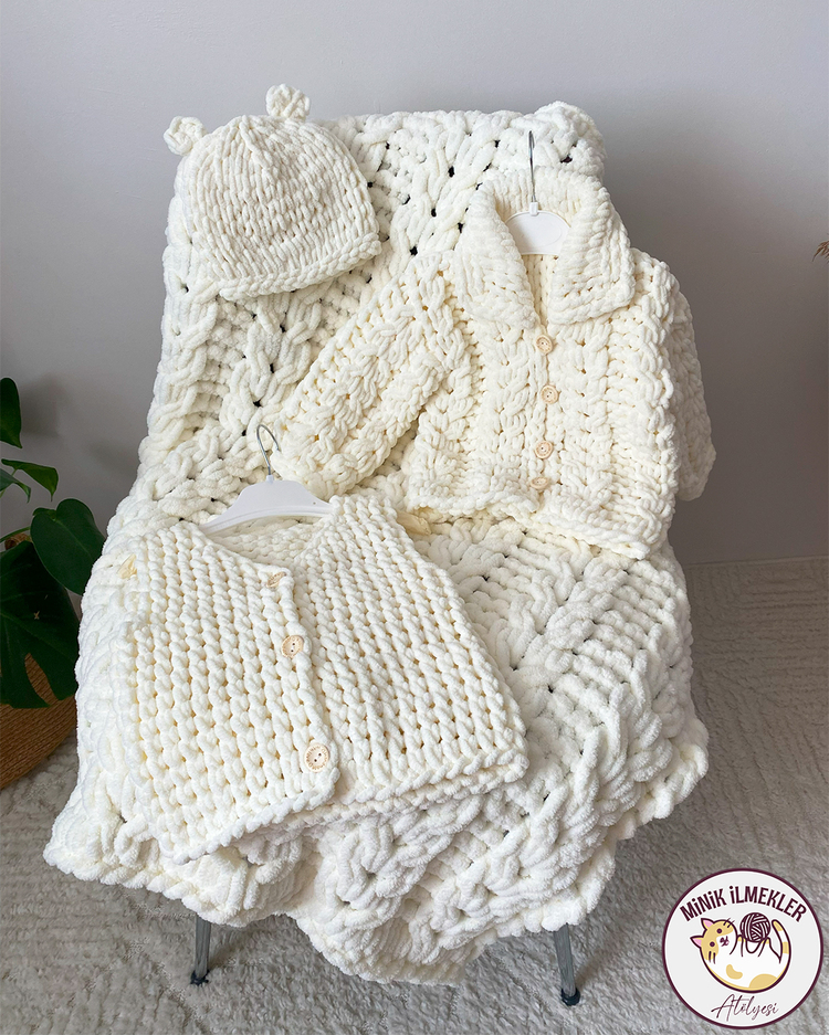 Bebek Set (Yelek, Hırka, Battaniye, Bere) – Krem, – Alize Puffy, El Örgüsü