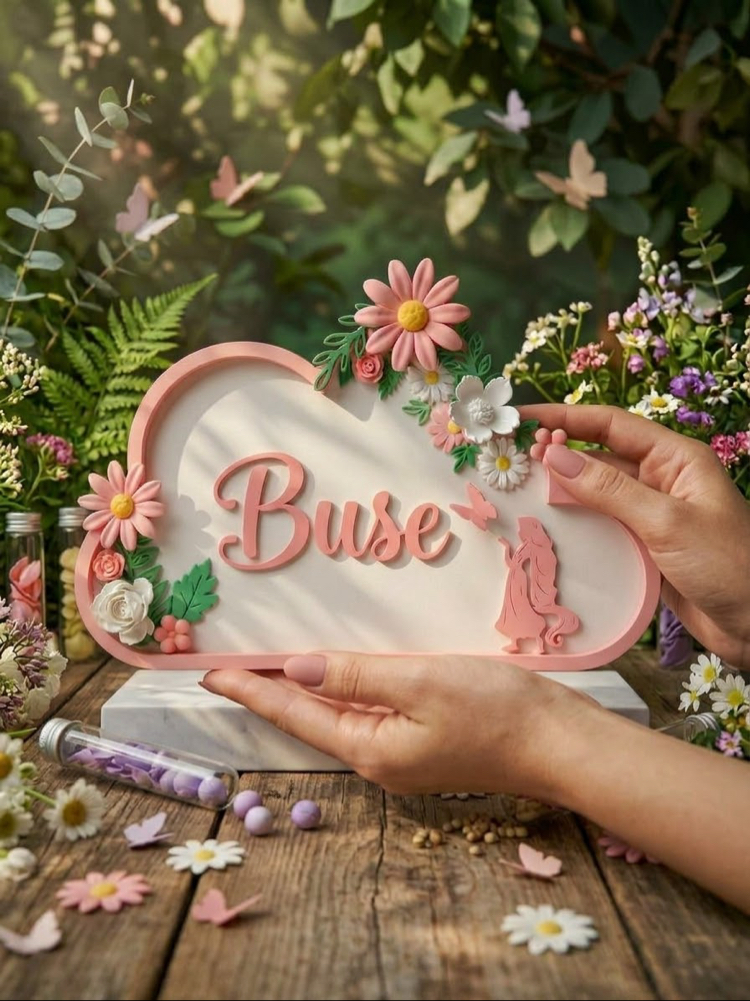 Kişiye özel çiçekli bulut figürlü isimlik