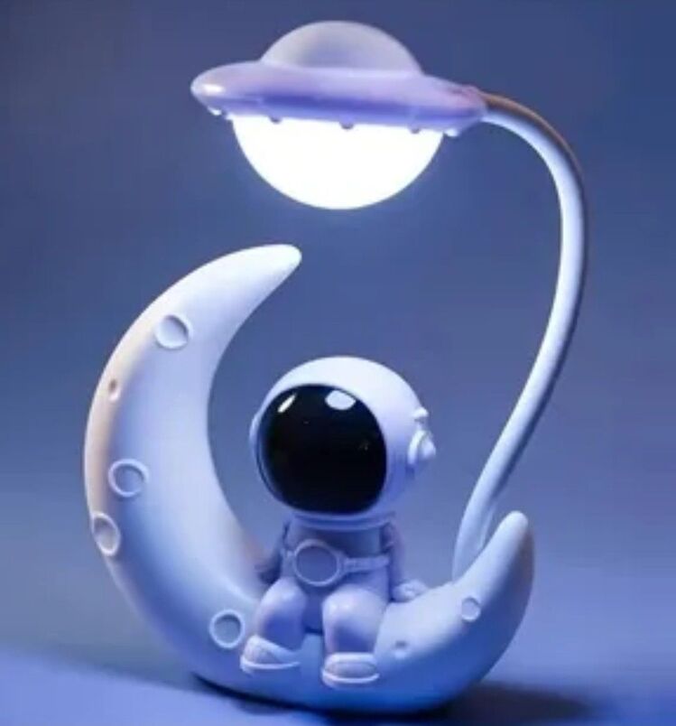 Astronot gece lambası