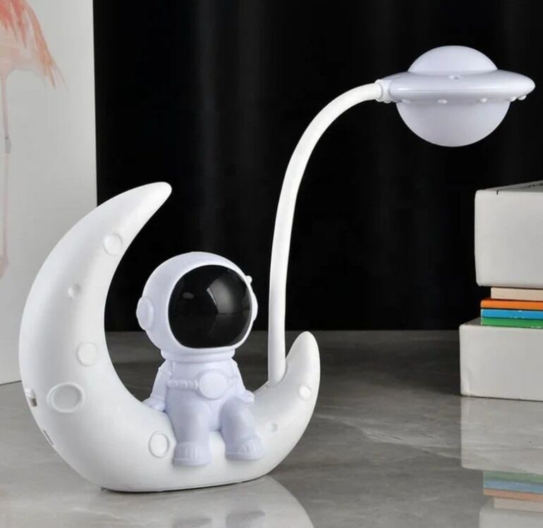 Astronot gece lambası