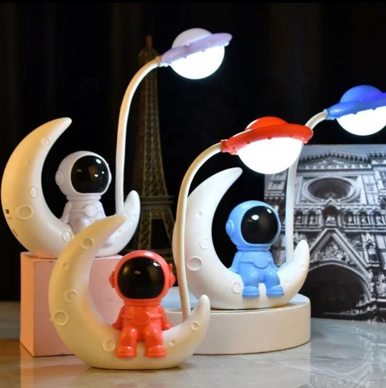 Astronot gece lambası