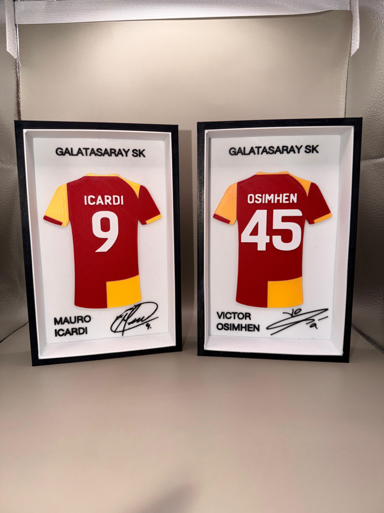 VİCTOR OSİMHEN - GALATASARAY İMZALI FORMA MASA SÜSÜ