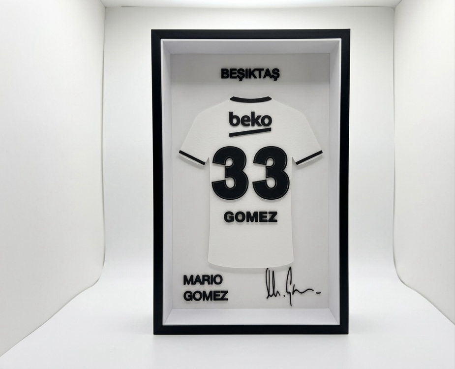 MARİO GOMEZ - BEŞİKTAŞ İMZALI FORMA MASA SÜSÜ