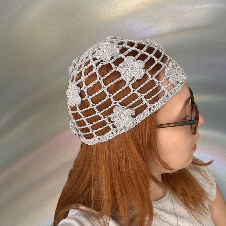 Çiçek Motifli Gümüş Skull Cap