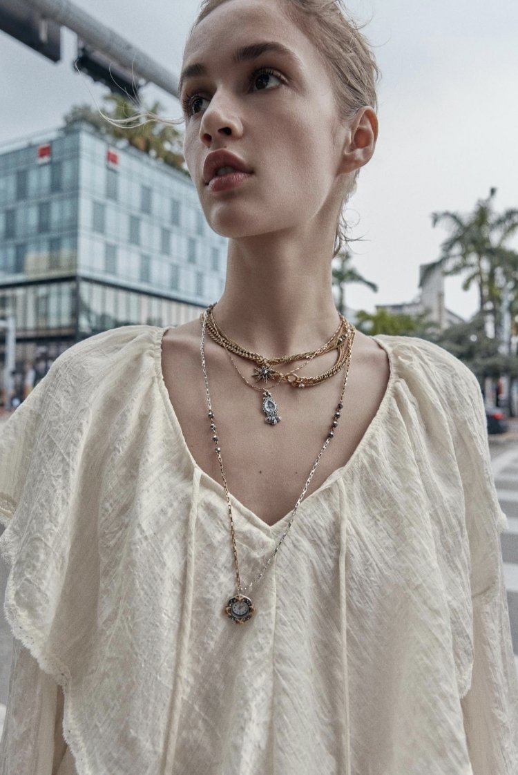 Saat yeni model kolye