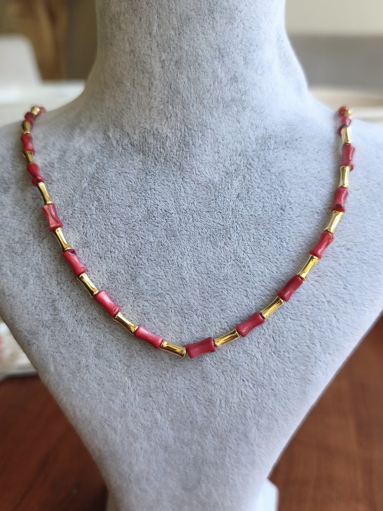 Renkli kolye