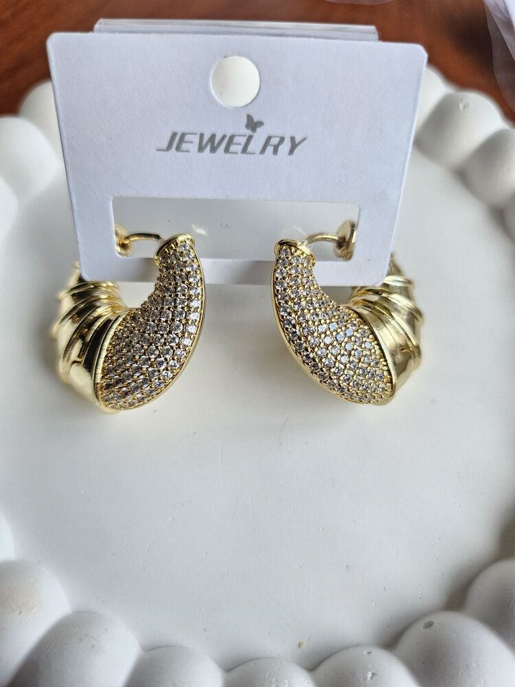 Taşlı tırtık küpe