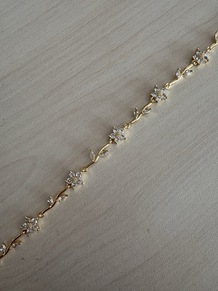 Çiçekli bileklik