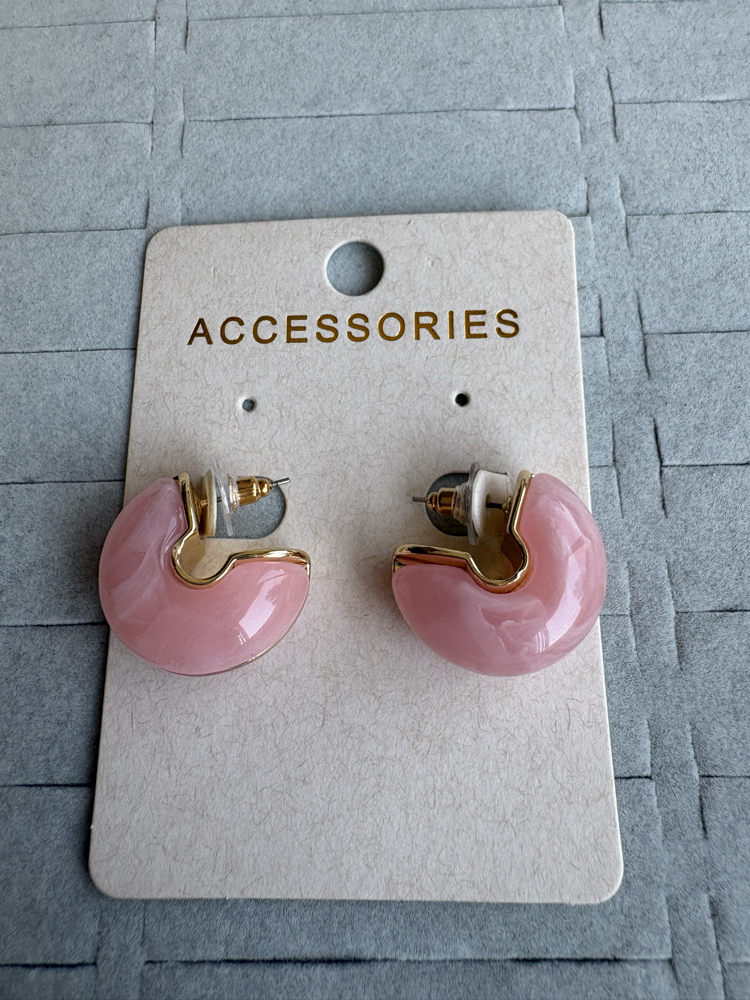 Pembe küpe