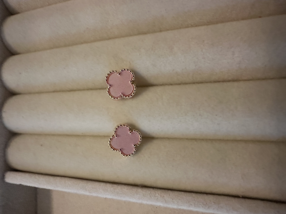 Pembe yonca küpe
