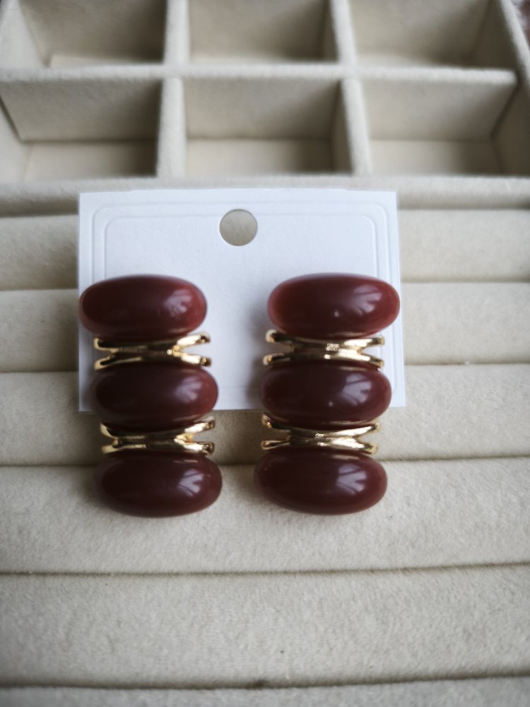 Bordo küpe