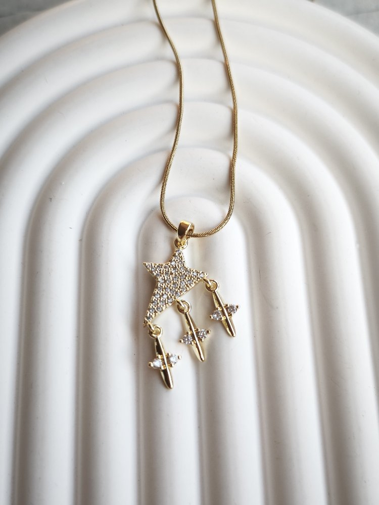 Yıldız charm kolye