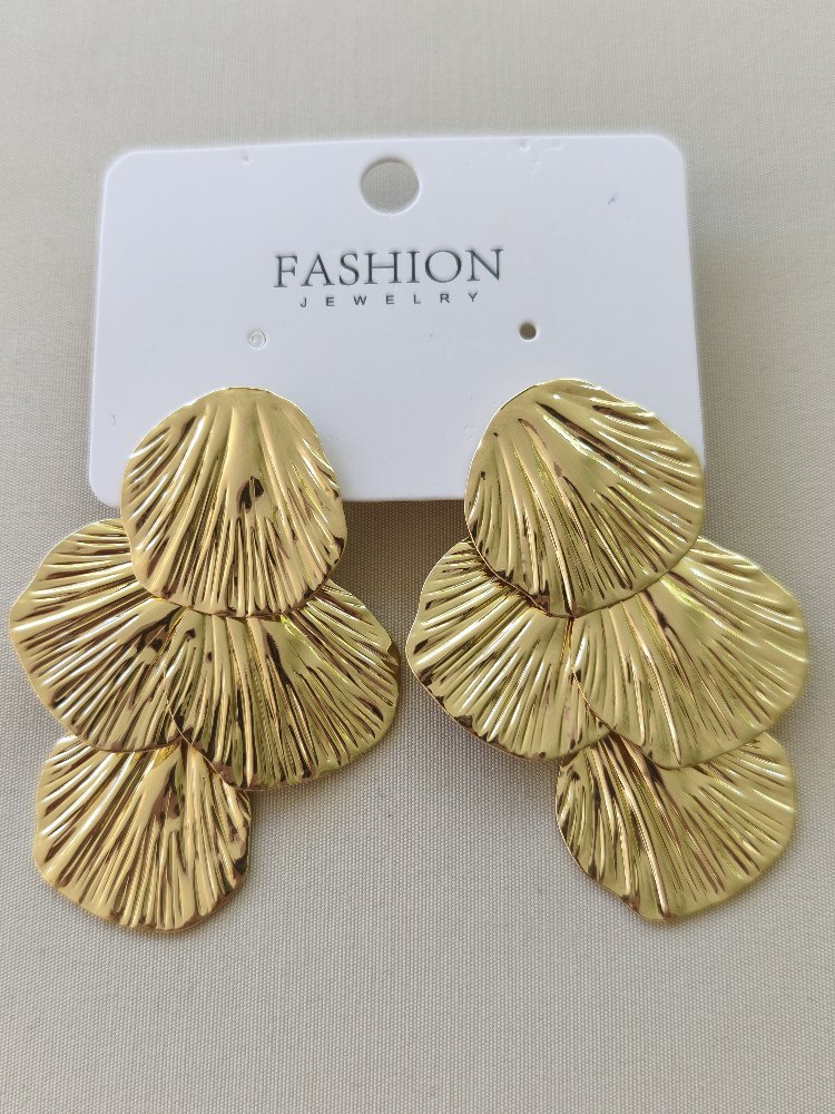 Sallantılı metal küpe