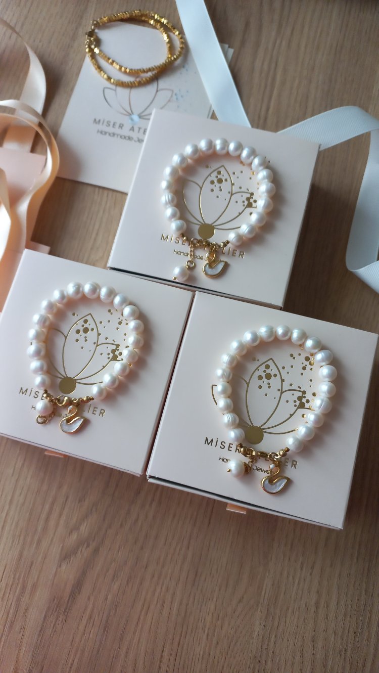 ' Pearly Swan ' İnci Bileklik