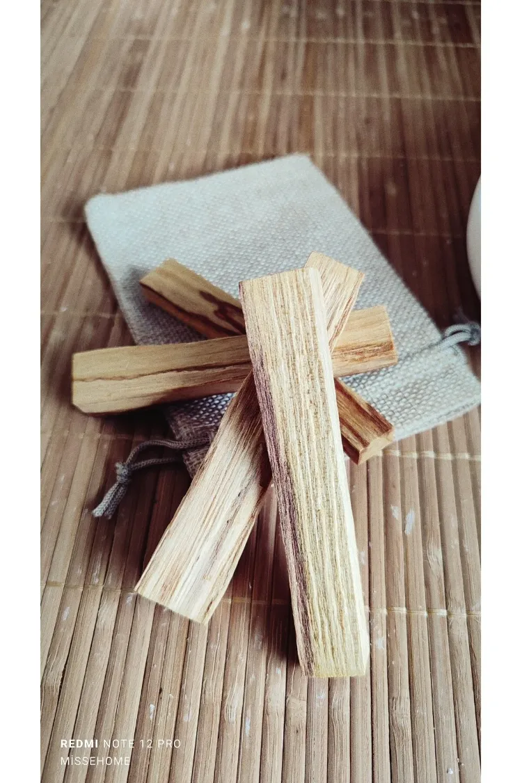 Palo Santo Tütsü Seti – 4 Adet Palo Santo (30-35 gr) ve Palo Santo Tütsülük (Beyaz) - Peru