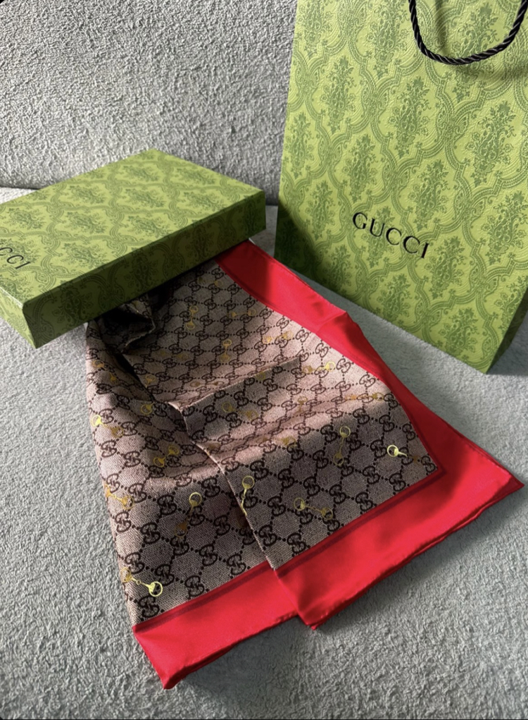Gucci eşarp 
