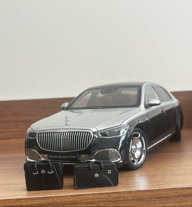Mercedes Maybach 1/18 